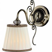 Классический настенный светильник Maytoni Vintage ARM420-01-R