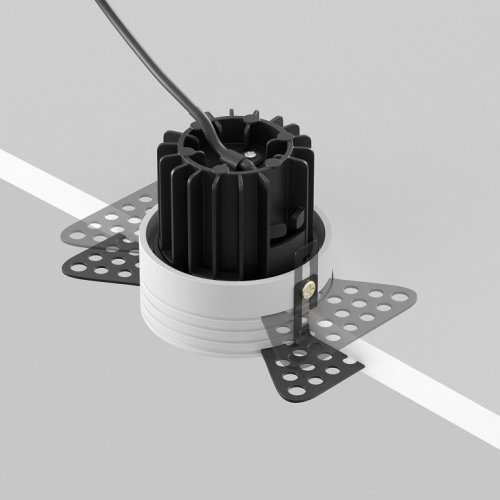 Точечный светильник Maytoni Round DL058-7W3K-TRS-B Точечный светильник Maytoni Round DL058-7W3K-TRS-B