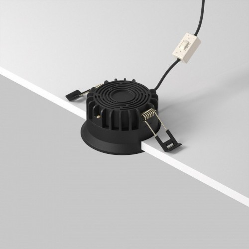 Точечный светильник Maytoni Okno DL055-8W3-4-6K-B