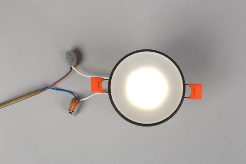 Точечный светильник Omnilux Genova OML-102819-01 Точечный светильник Omnilux Genova OML-102819-01