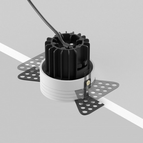 Точечный светильник Maytoni Round DL058-7W4K-TRS-B