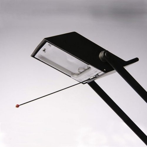 Офисная настольная лампа Tizio A008100