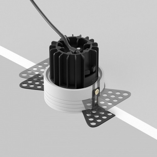 Точечный светильник Maytoni Round DL058-7W2.7K-TRS-W Точечный светильник Maytoni Round DL058-7W2.7K-TRS-W