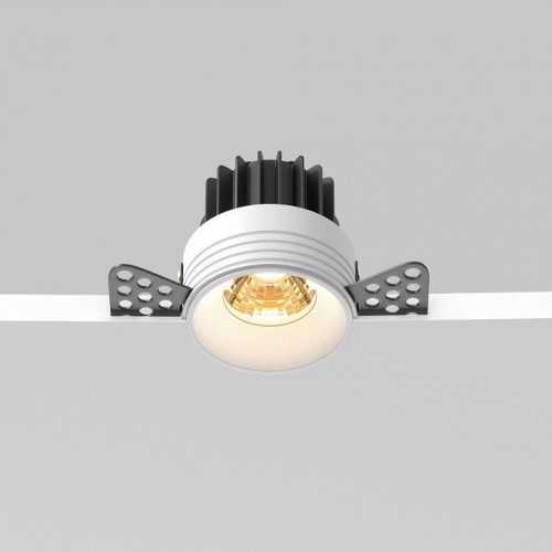 Точечный светильник Maytoni Round DL058-7W2.7K-TRS-W Точечный светильник Maytoni Round DL058-7W2.7K-TRS-W